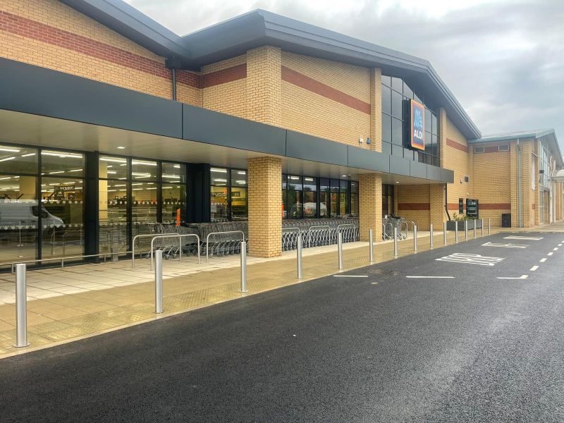 New car park and paved frontage at ALDI Llantrisant